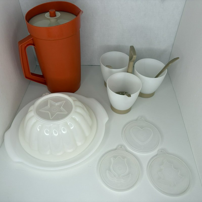 Vintage Tupperware Pitcher Condiment Set w/ spoons Jello Mold w/ inserts