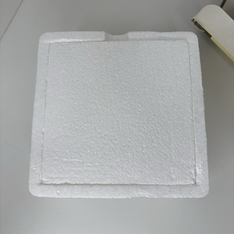 Vintage Linden Model 2510 AM/FM LCD Quartz Travel Alarm Clock Radio w/ Box