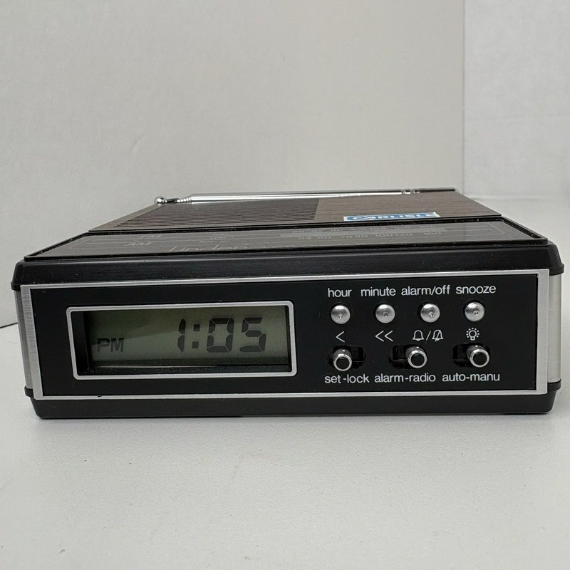 Vintage Linden Model 2510 AM/FM LCD Quartz Travel Alarm Clock Radio w/ Box