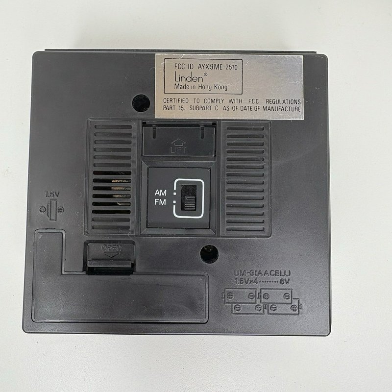 Vintage Linden Model 2510 AM/FM LCD Quartz Travel Alarm Clock Radio w/ Box