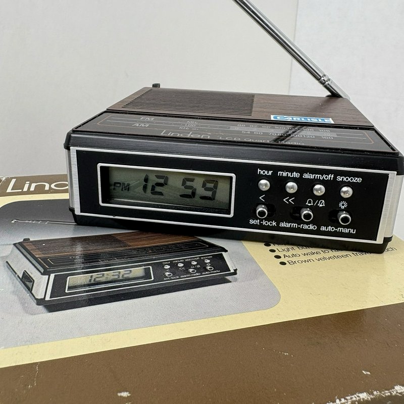 Vintage Linden Model 2510 AM/FM LCD Quartz Travel Alarm Clock Radio w/ Box