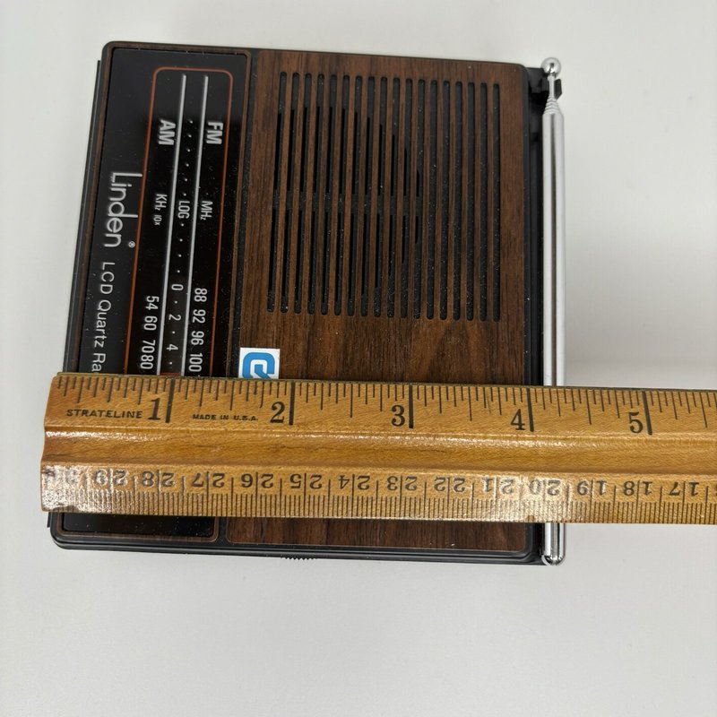 Vintage Linden Model 2510 AM/FM LCD Quartz Travel Alarm Clock Radio w/ Box