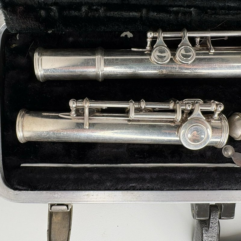Bundy Student Flute Closed Hole Vintage Silver Tone w/ Original Hard Case