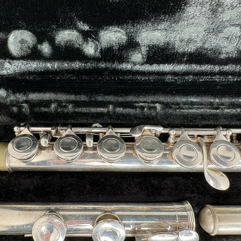 Bundy Student Flute Closed Hole Vintage Silver Tone w/ Original Hard Case