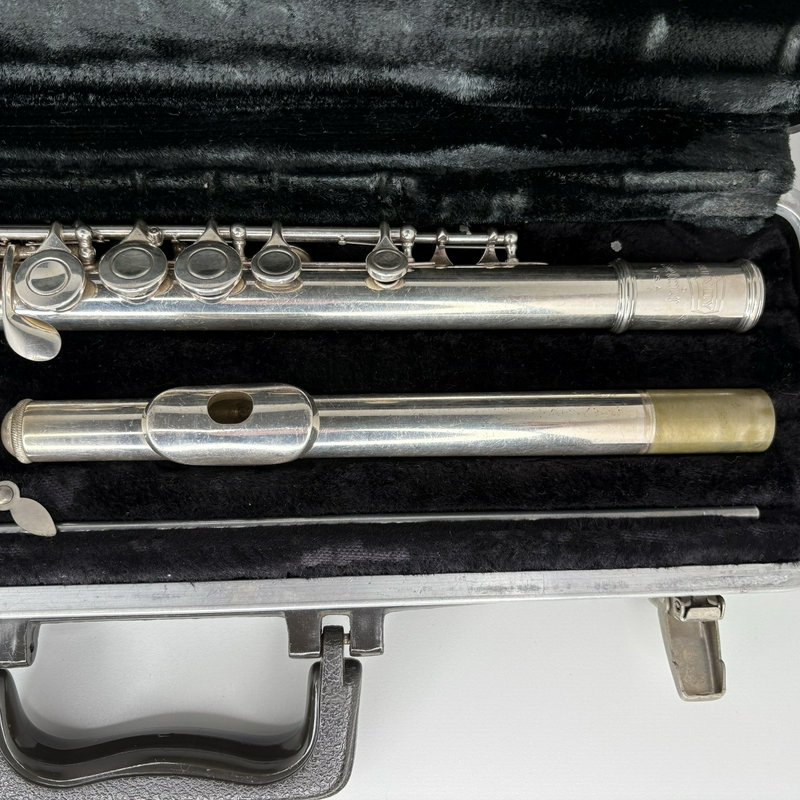 Bundy Student Flute Closed Hole Vintage Silver Tone w/ Original Hard Case