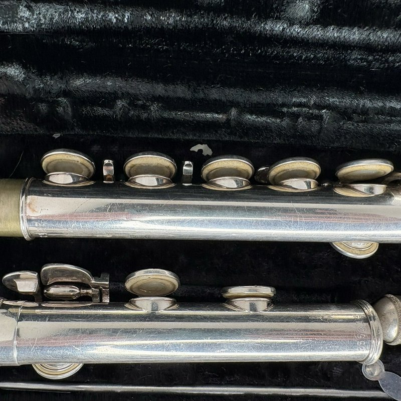 Bundy Student Flute Closed Hole Vintage Silver Tone w/ Original Hard Case