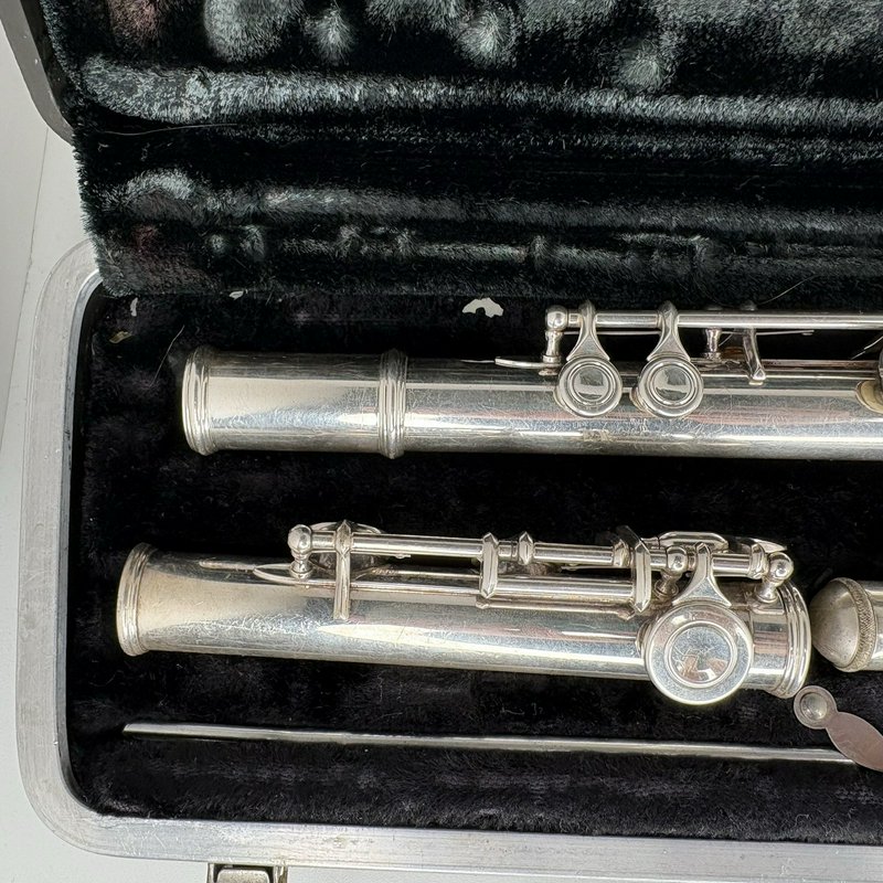 Bundy Student Flute Closed Hole Vintage Silver Tone w/ Original Hard Case