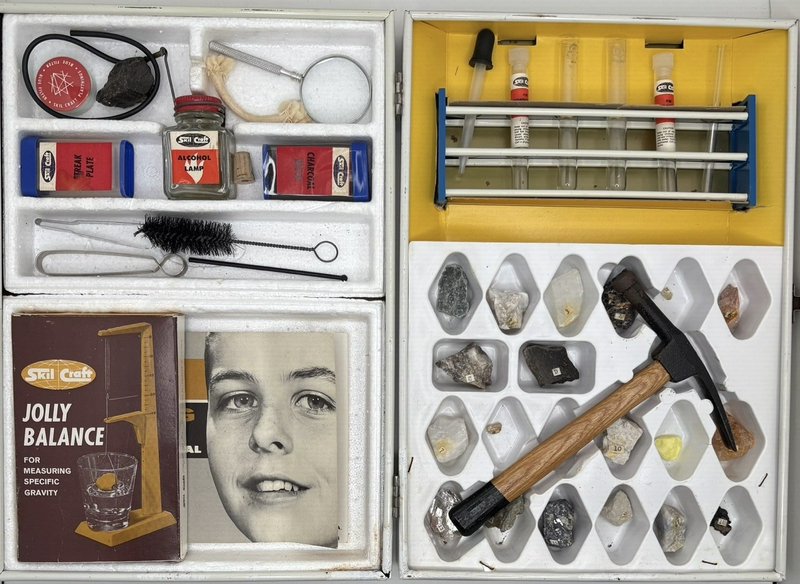 Complete 1960s Skil-Craft Geology Lab Metal Case Set Minerals Fossils & Balance