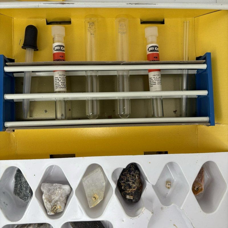 Complete 1960s Skil-Craft Geology Lab Metal Case Set Minerals Fossils & Balance
