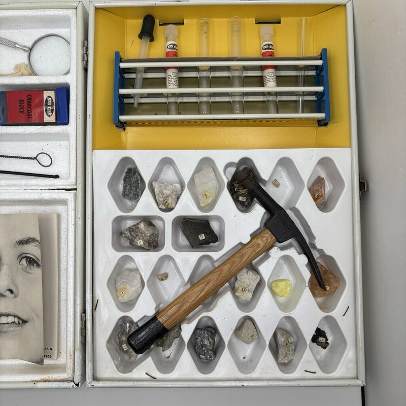 Complete 1960s Skil-Craft Geology Lab Metal Case Set Minerals Fossils & Balance
