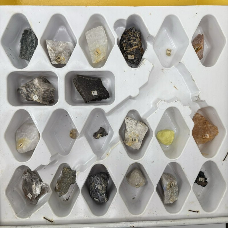 Complete 1960s Skil-Craft Geology Lab Metal Case Set Minerals Fossils & Balance