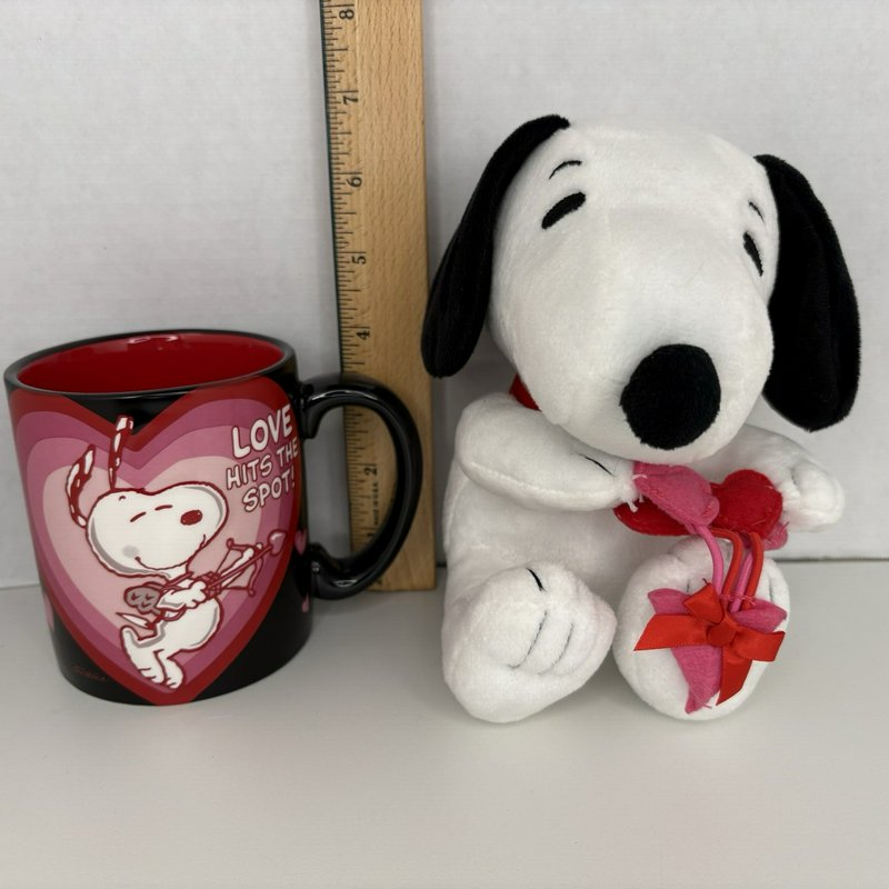 Hallmark Peanuts Snoopy Valentine 3D Mug & Plush Set “Love Hits the Spot”