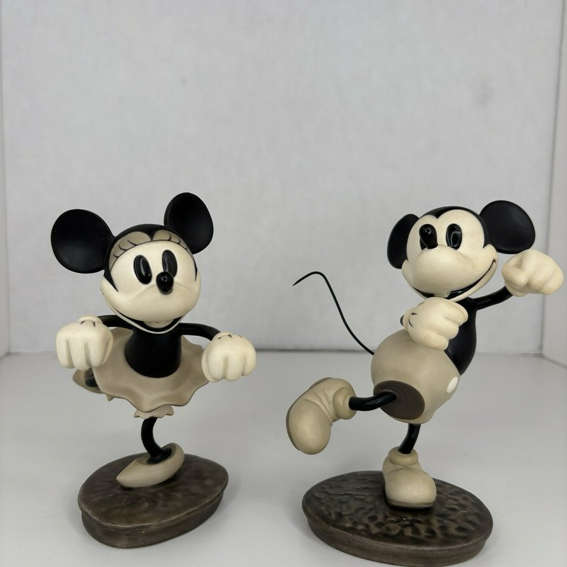 Disney Classics Collection Mickey & Minnie Mouse Steppin’ Figurine Pair