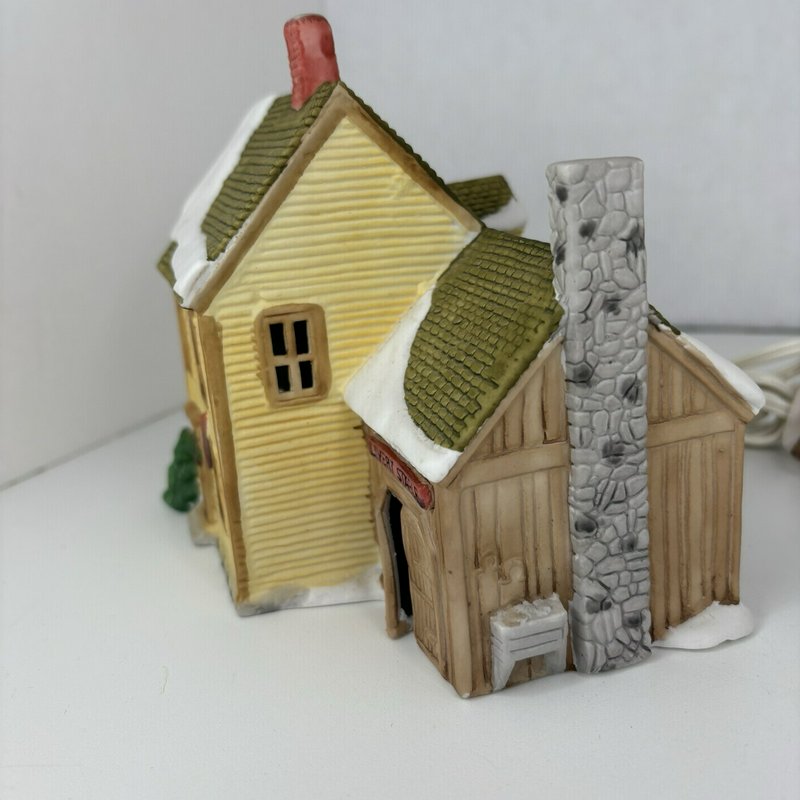 Dept 56 New England Village Livery Stable House Lighted 1986 Ceramic
