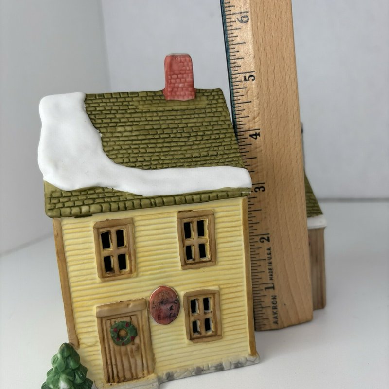 Dept 56 New England Village Livery Stable House Lighted 1986 Ceramic