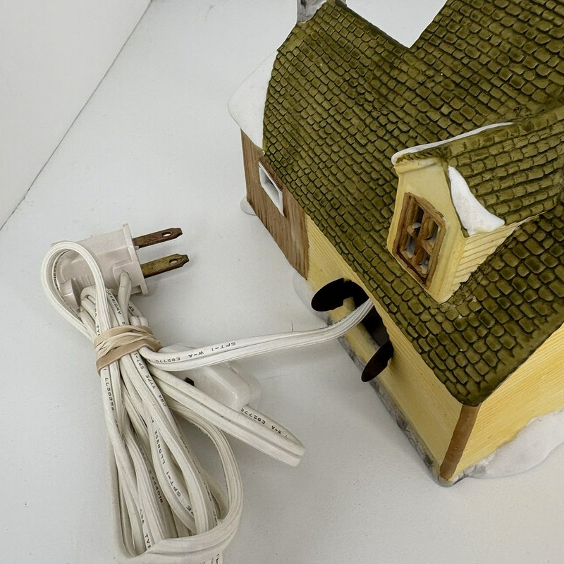 Dept 56 New England Village Livery Stable House Lighted 1986 Ceramic