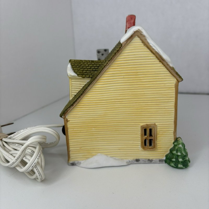 Dept 56 New England Village Livery Stable House Lighted 1986 Ceramic