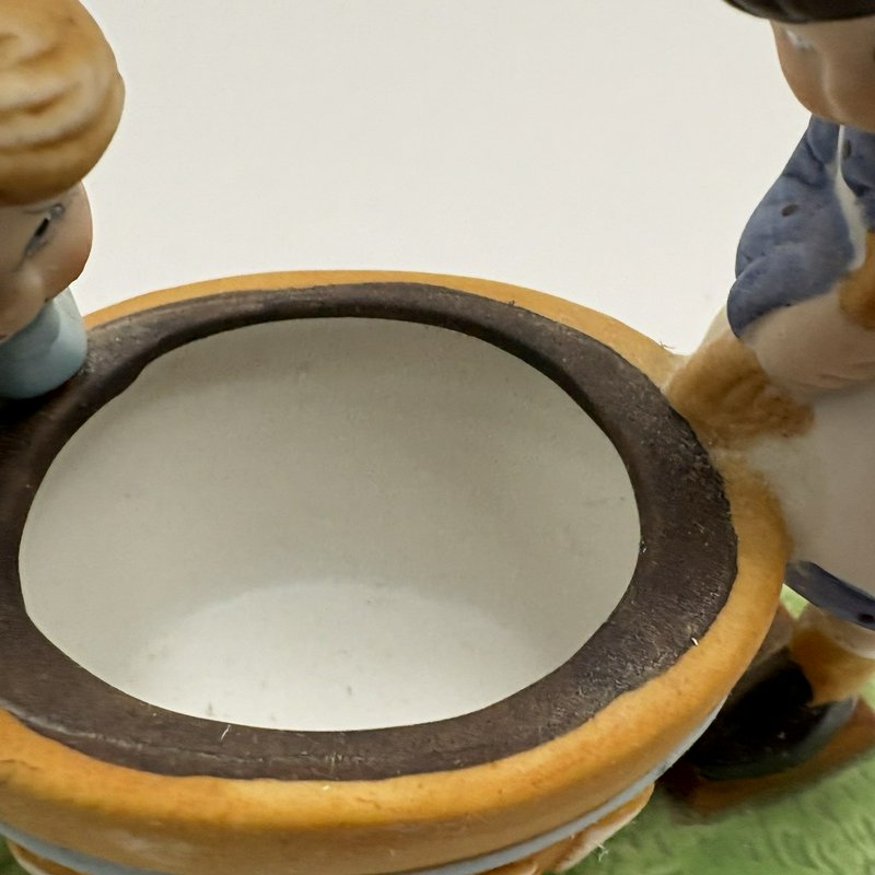 Hershey’s Sharing the Good Things Fudge Figurine Candle Holder JH Schuler