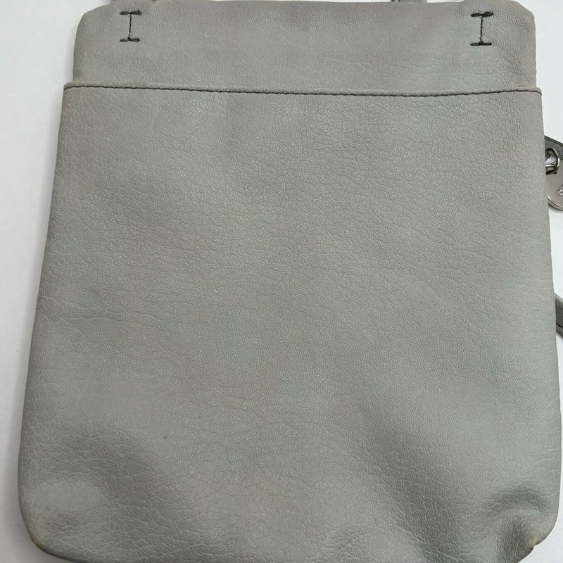 Relic Light Gray Crossbody Bag Adjustable Strap Zipper Pockets Logo Charm