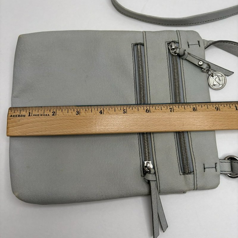 Relic Light Gray Crossbody Bag Adjustable Strap Zipper Pockets Logo Charm