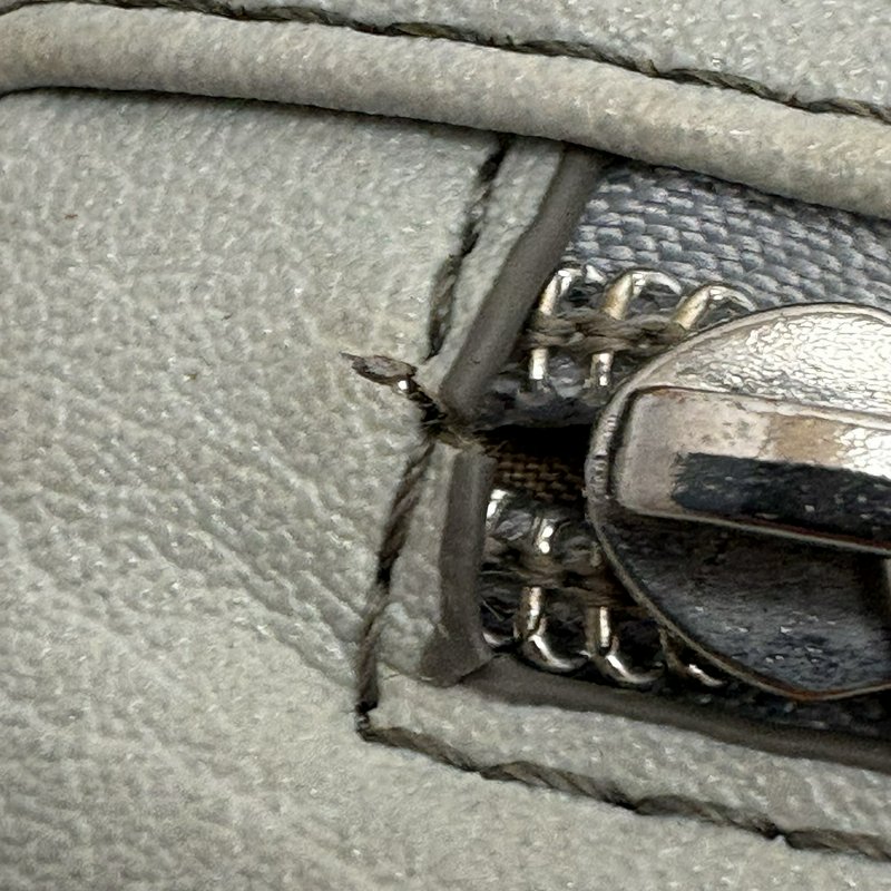 Relic Light Gray Crossbody Bag Adjustable Strap Zipper Pockets Logo Charm