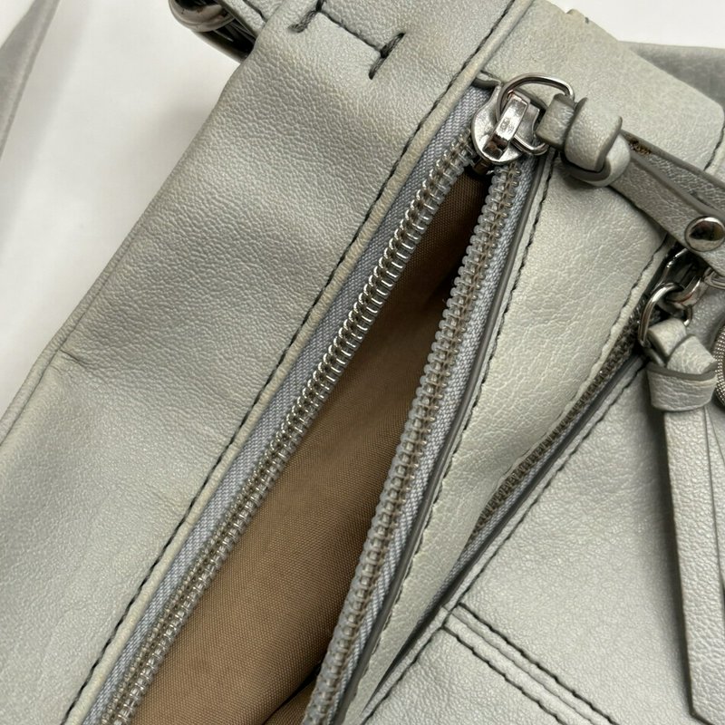 Relic Light Gray Crossbody Bag Adjustable Strap Zipper Pockets Logo Charm