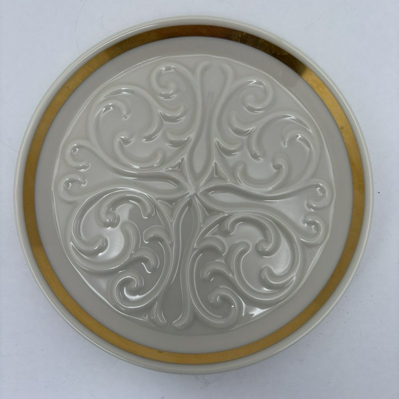 Lenox Seville 6.25” Ivory Embossed Trinket Dish Gold Trim