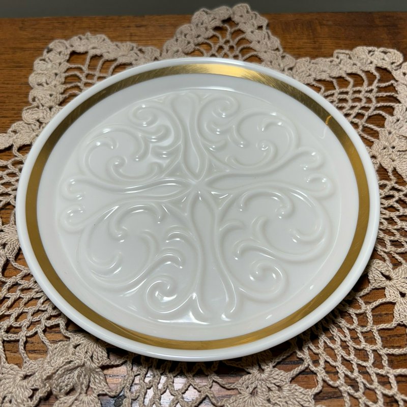 Lenox Seville 6.25” Ivory Embossed Trinket Dish Gold Trim