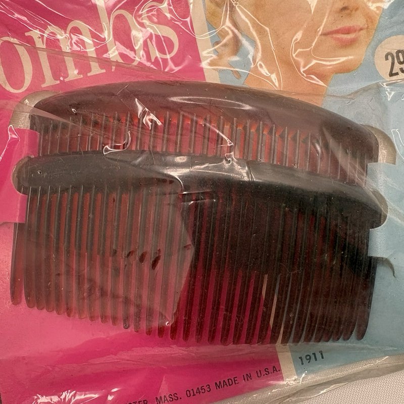 Vintage Holdette 1911 Brown Lucite Combs NOS Sealed Card USA