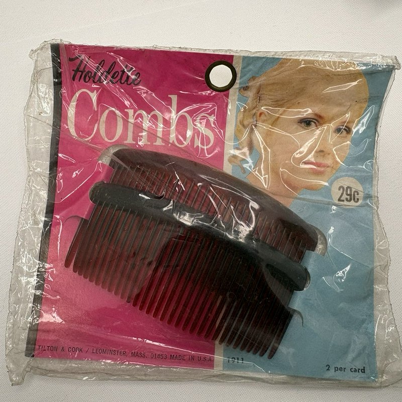 Vintage Holdette 1911 Brown Lucite Combs NOS Sealed Card USA