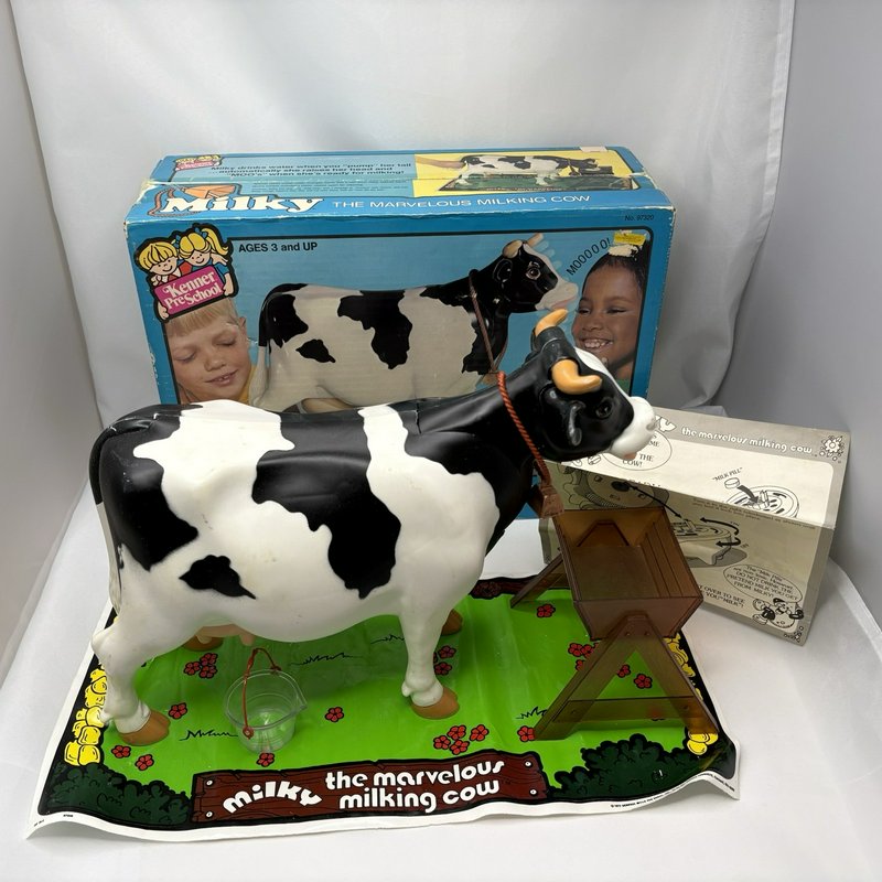 Vintage 1977 Kenner Milky The Marvelous Milking Cow w Base Trough Bucket Manual