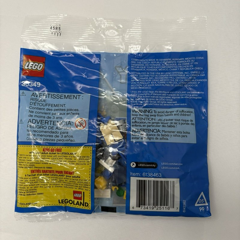 LEGO City 30349 Sports Car Polybag Sealed 47 pcs Traffic Light Minifigure