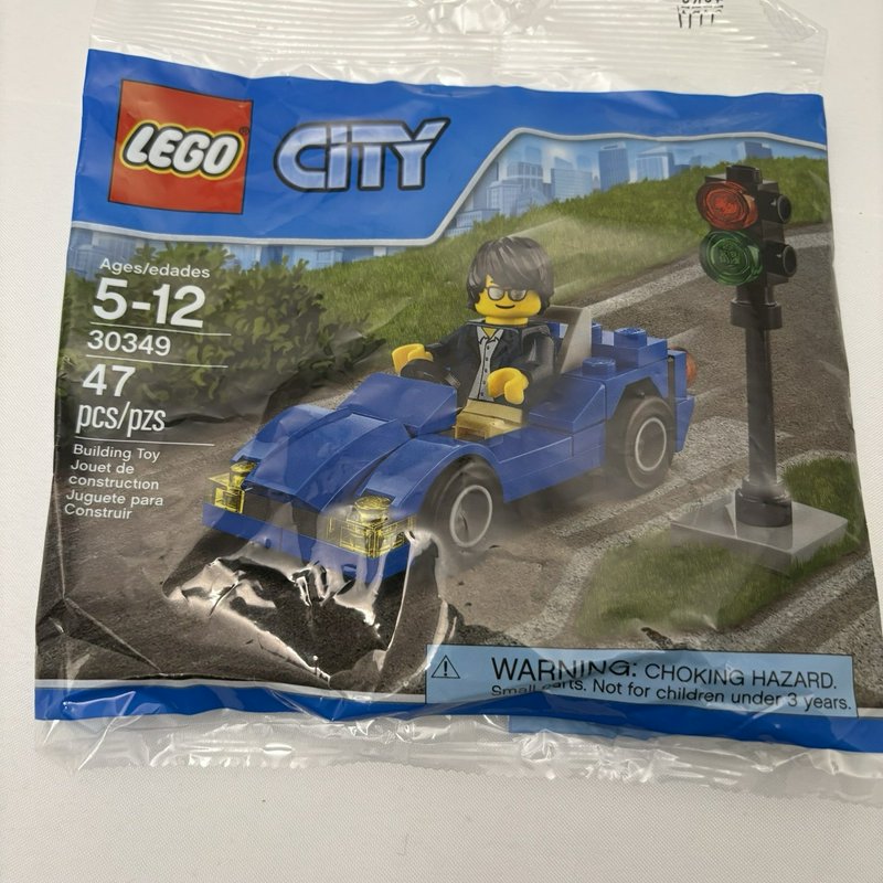 LEGO City 30349 Sports Car Polybag Sealed 47 pcs Traffic Light Minifigure