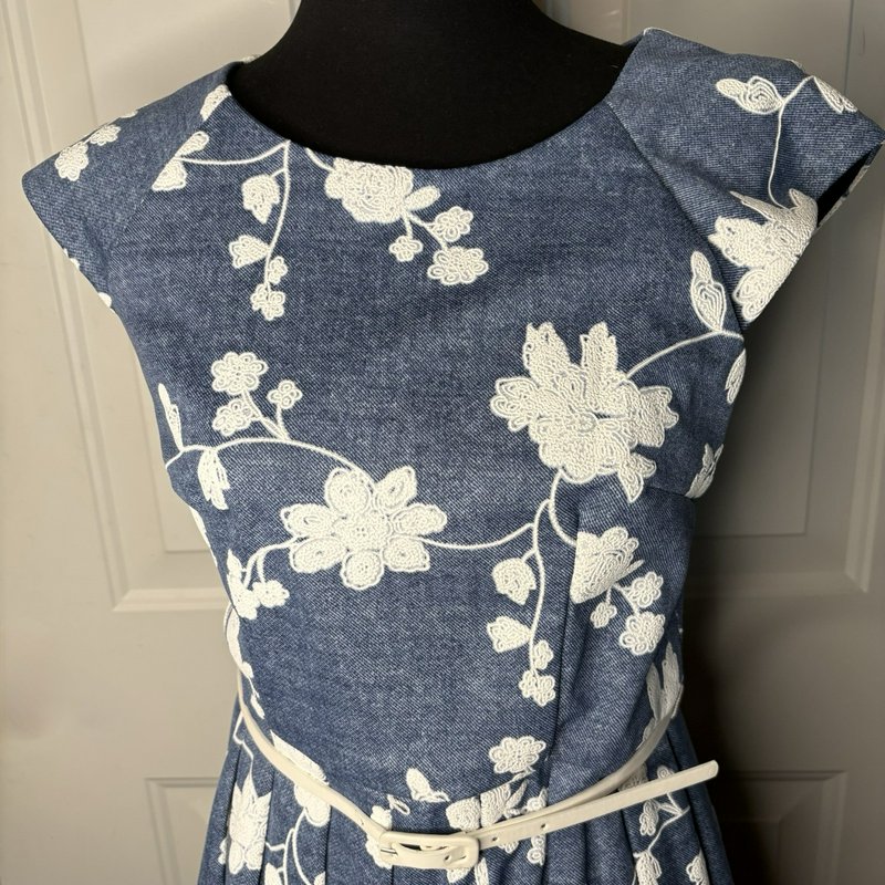 Rabbit Rabbit Designs Dress Womens 8 Blue White Embroidered Floral Belted Lined