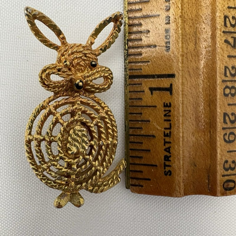 Vintage Mamselle Bunny Rabbit Gold Tone Brooch Rope Cutout Figural Pin