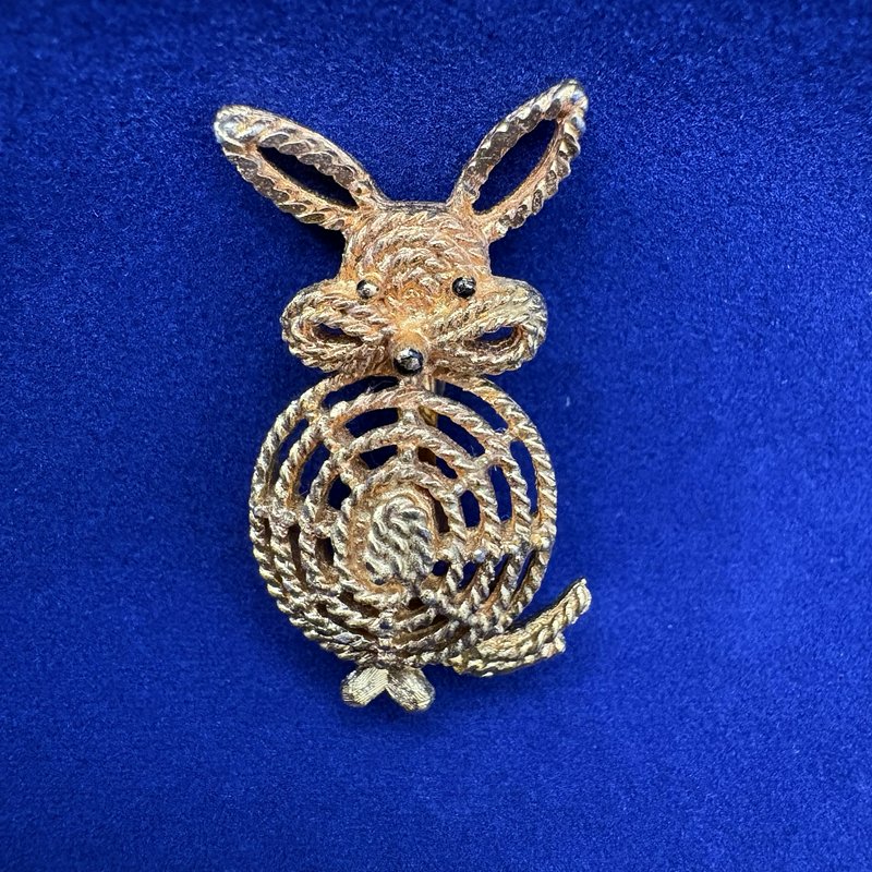 Vintage Mamselle Bunny Rabbit Gold Tone Brooch Rope Cutout Figural Pin