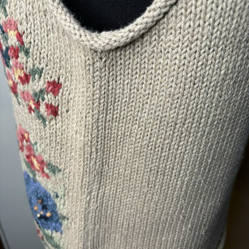 Northern Isles Hand Knit Floral Beaded Sweater Vest M Cottagecore