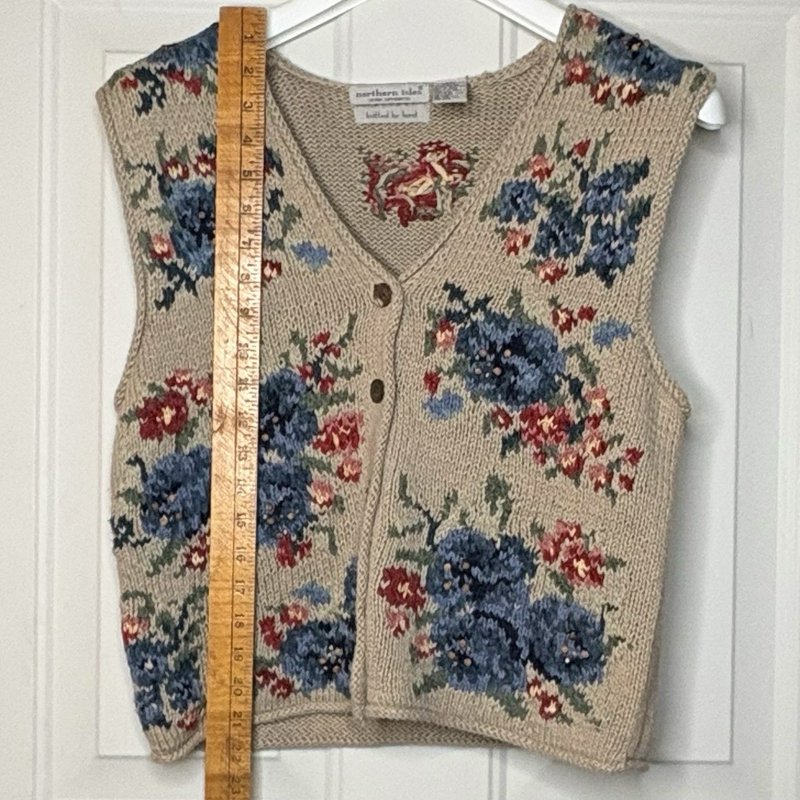 Northern Isles Hand Knit Floral Beaded Sweater Vest M Cottagecore