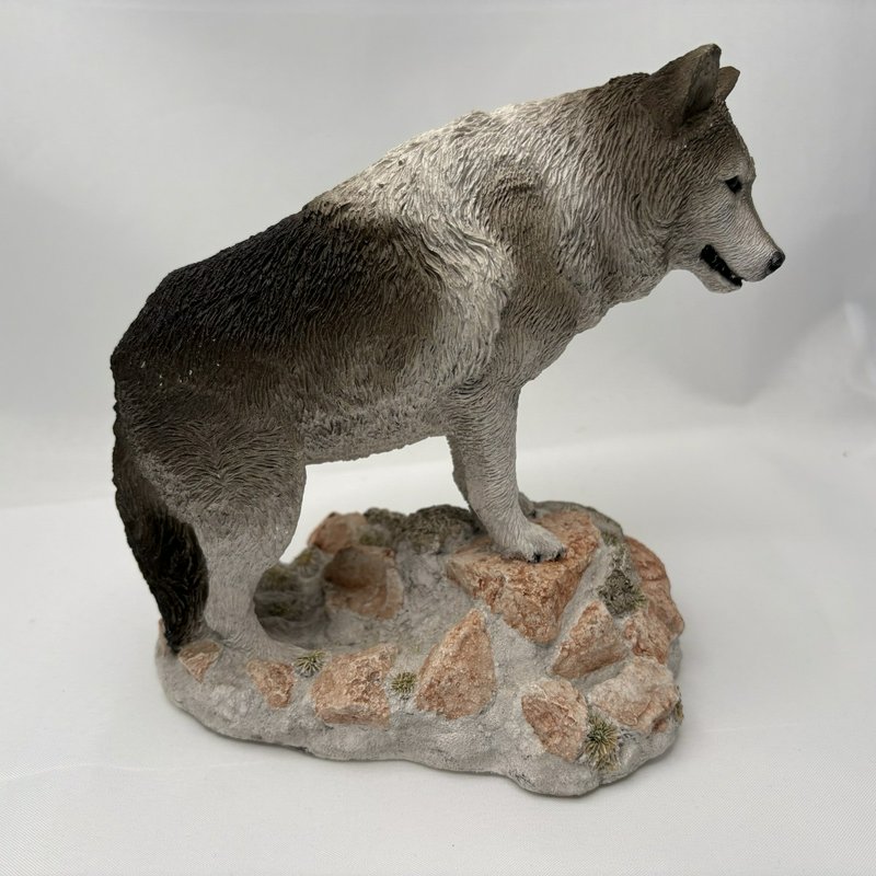Living Stone Wolf Figurine 1993 Stone Lookout Resin Wildlife Cabin Decor