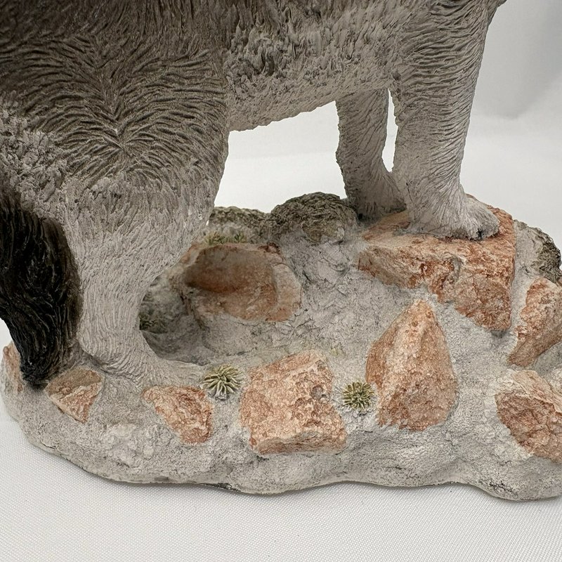 Living Stone Wolf Figurine 1993 Stone Lookout Resin Wildlife Cabin Decor