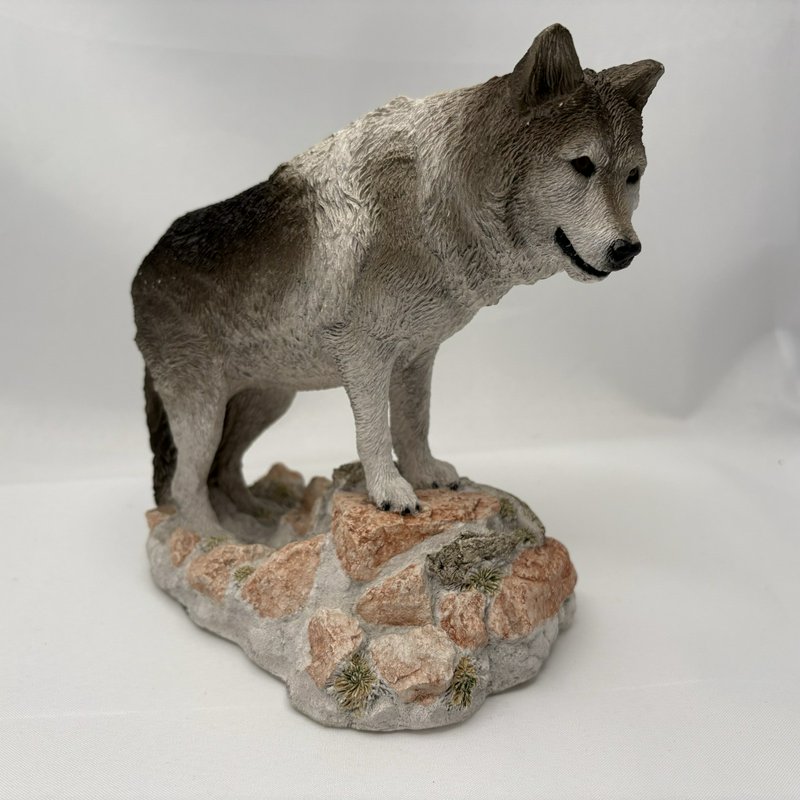 Living Stone Wolf Figurine 1993 Stone Lookout Resin Wildlife Cabin Decor