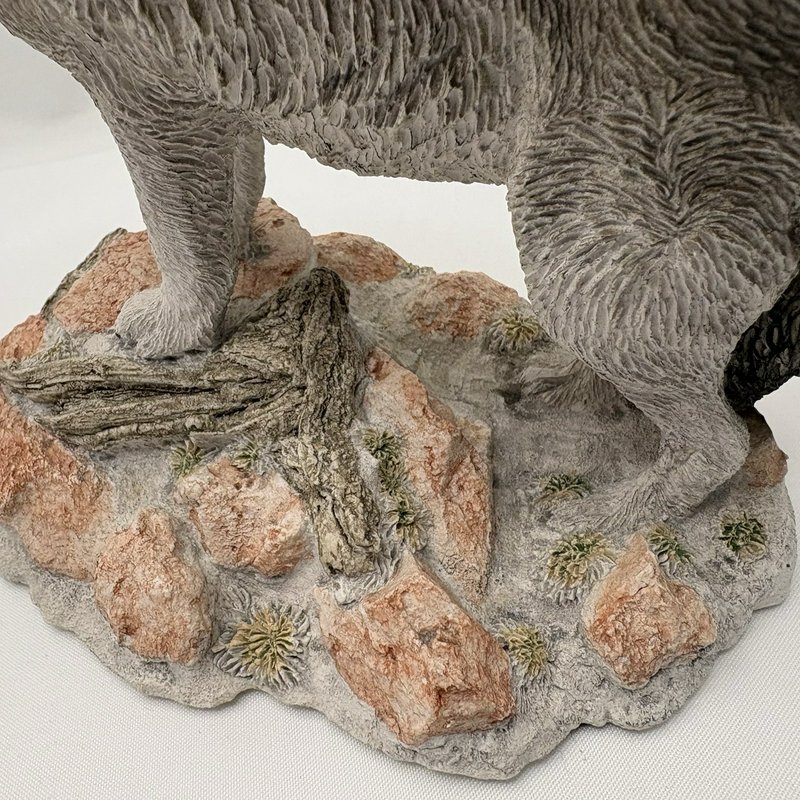 Living Stone Wolf Figurine 1993 Stone Lookout Resin Wildlife Cabin Decor