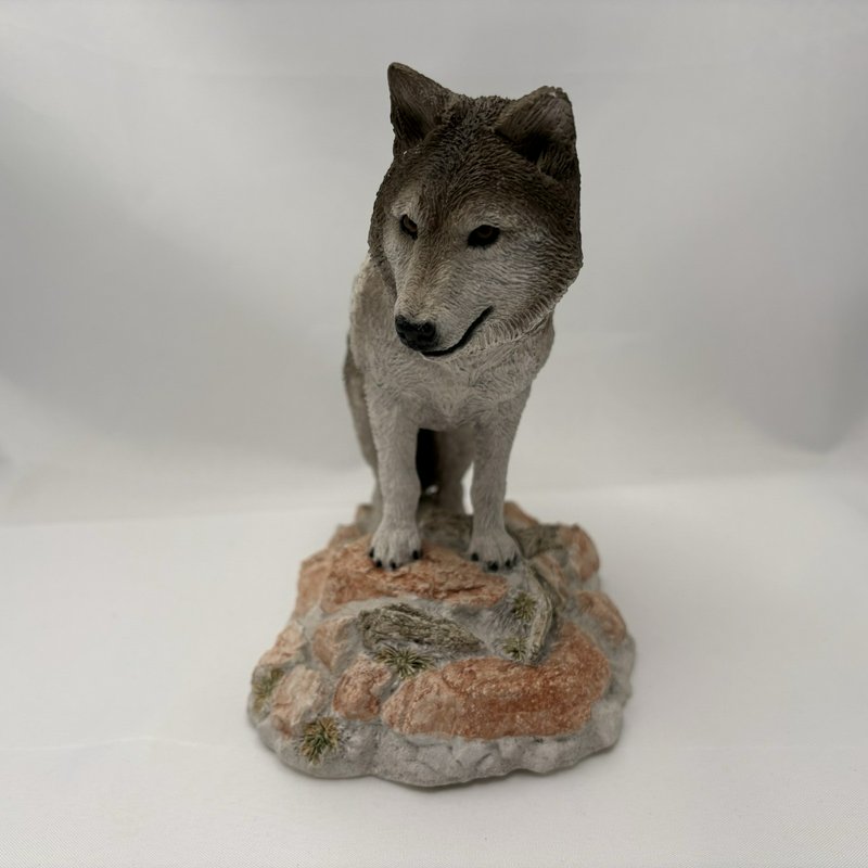 Living Stone Wolf Figurine 1993 Stone Lookout Resin Wildlife Cabin Decor