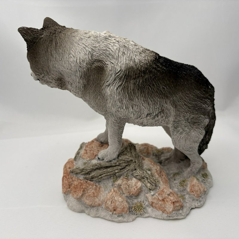 Living Stone Wolf Figurine 1993 Stone Lookout Resin Wildlife Cabin Decor