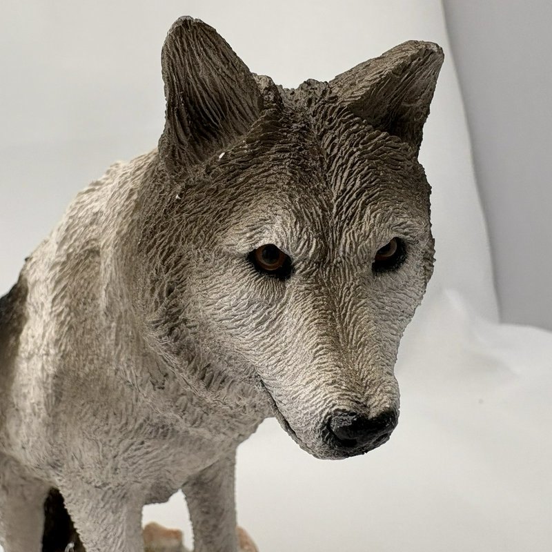 Living Stone Wolf Figurine 1993 Stone Lookout Resin Wildlife Cabin Decor