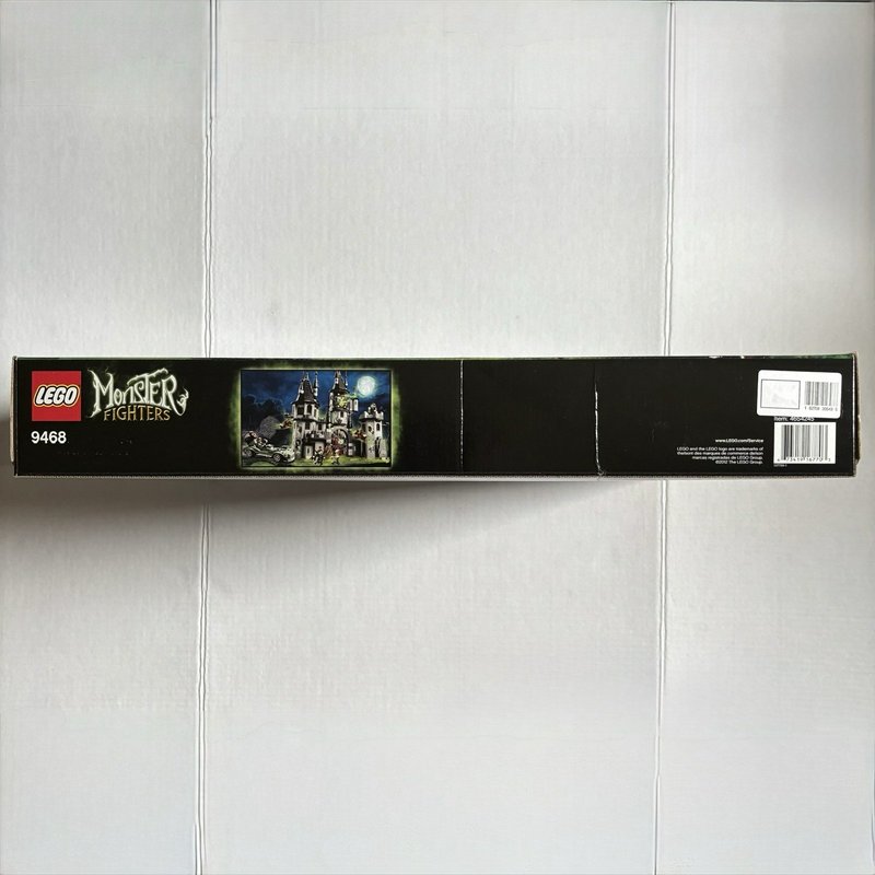 LEGO 9468 Monster Fighters Vampyre Castle SEALED Box Wear Retired 949 pcs