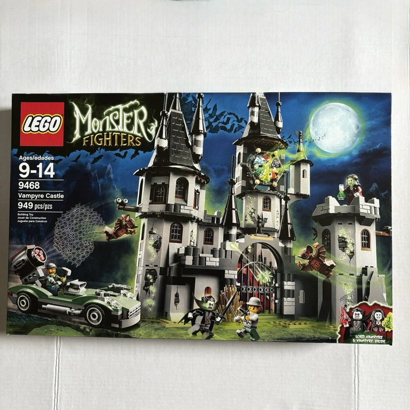 LEGO 9468 Monster Fighters Vampyre Castle SEALED Box Wear Retired 949 pcs