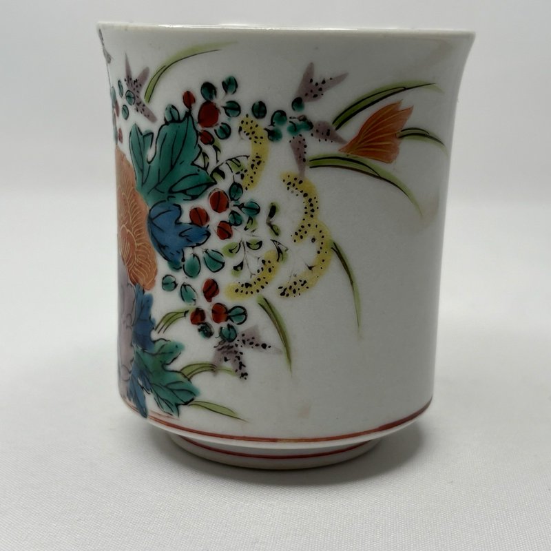 Kutani Style Japanese Porcelain Yunomi Tea Cup Floral Red Seal Vintage