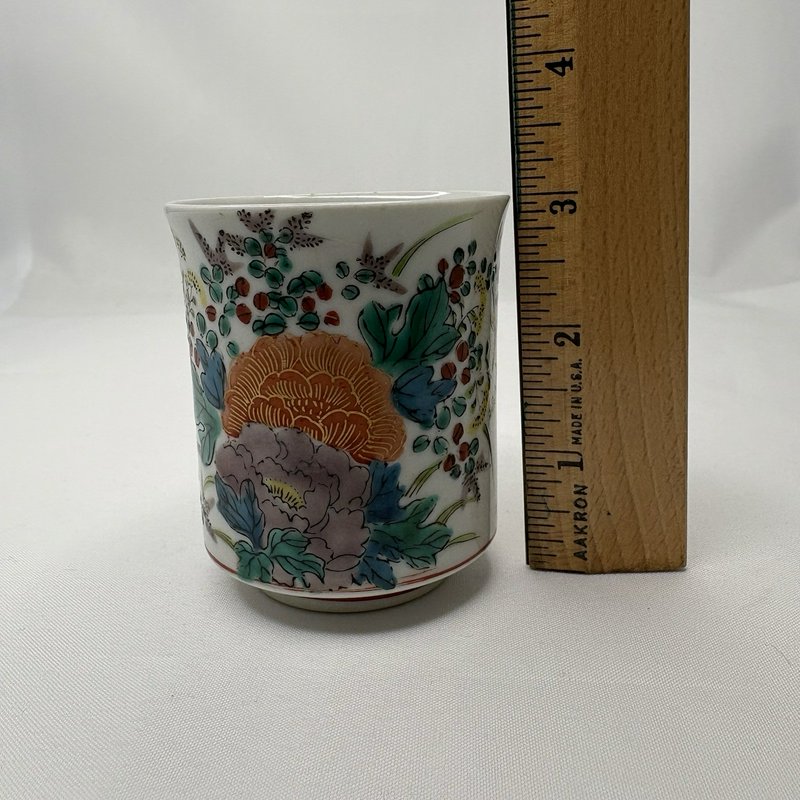 Kutani Style Japanese Porcelain Yunomi Tea Cup Floral Red Seal Vintage