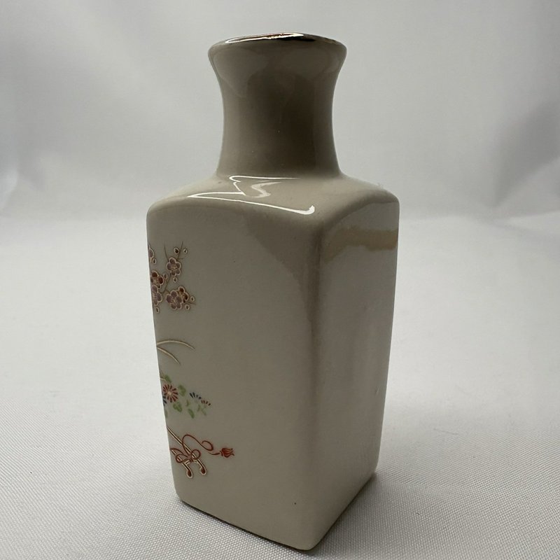 Vintage Japanese Hand Painted Porcelain Mini Vase w/ Gold Trim 3.75”